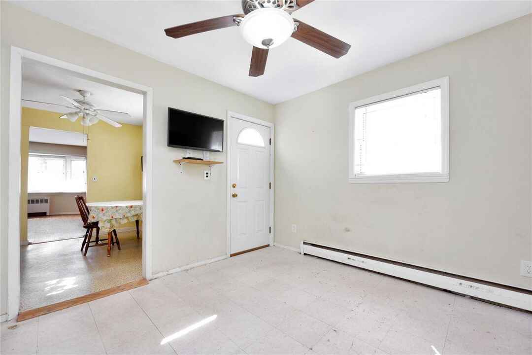 624 Peter Paul Drive, West Islip, NY 11795