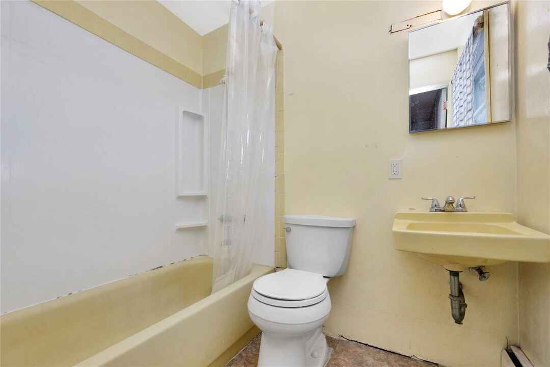 624 Peter Paul Drive, West Islip, NY 11795