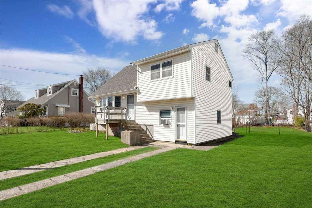 624 Peter Paul Drive, West Islip, NY 11795