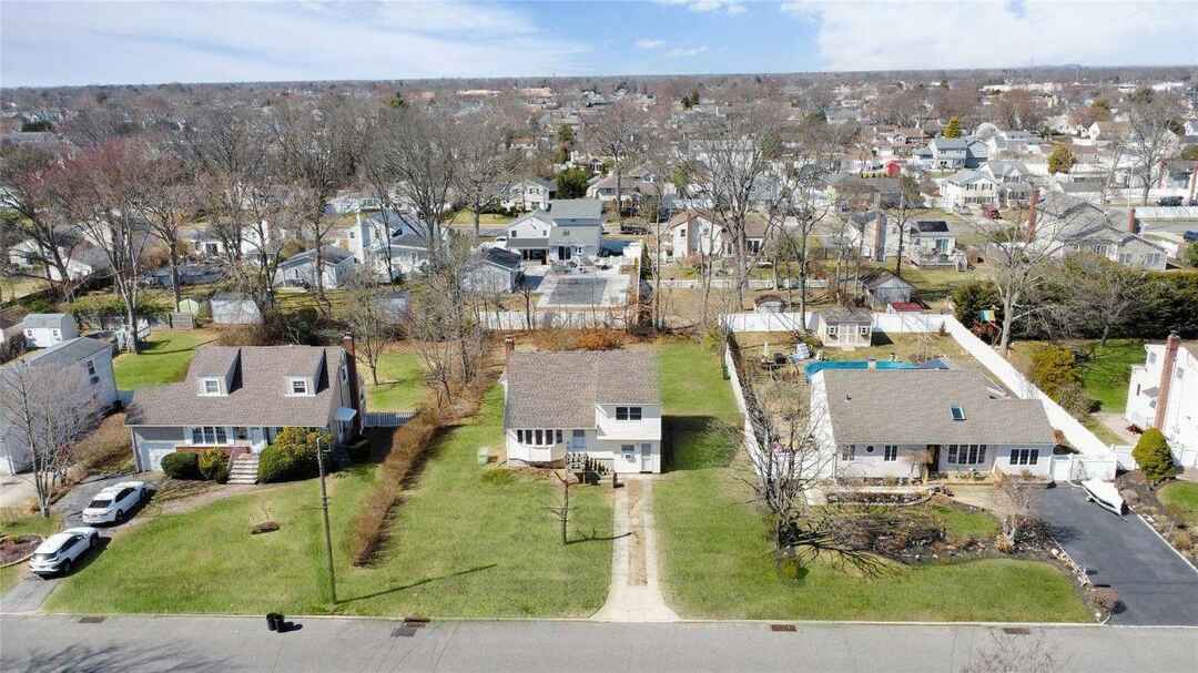 624 Peter Paul Drive, West Islip, NY 11795