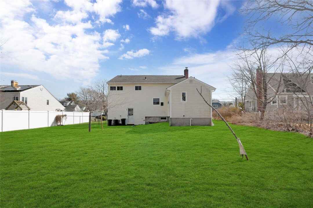 624 Peter Paul Drive, West Islip, NY 11795