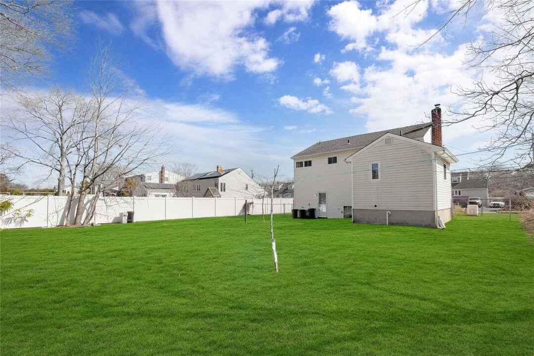 624 Peter Paul Drive, West Islip, NY 11795