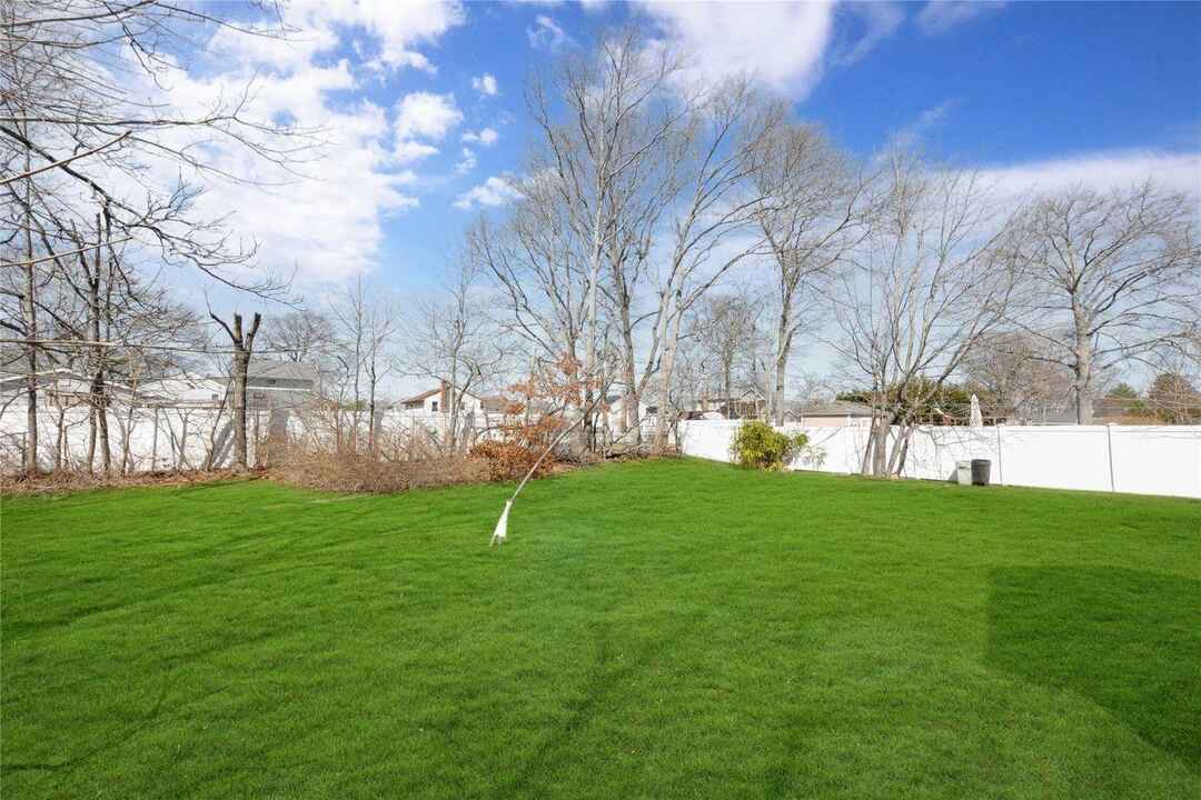 624 Peter Paul Drive, West Islip, NY 11795