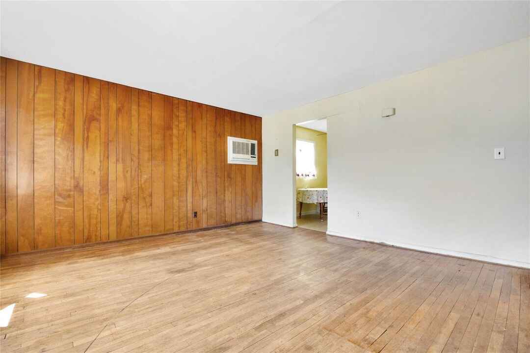 624 Peter Paul Drive, West Islip, NY 11795