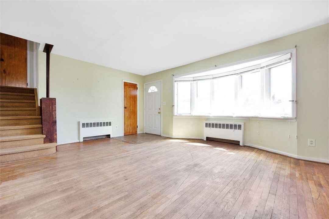 624 Peter Paul Drive, West Islip, NY 11795